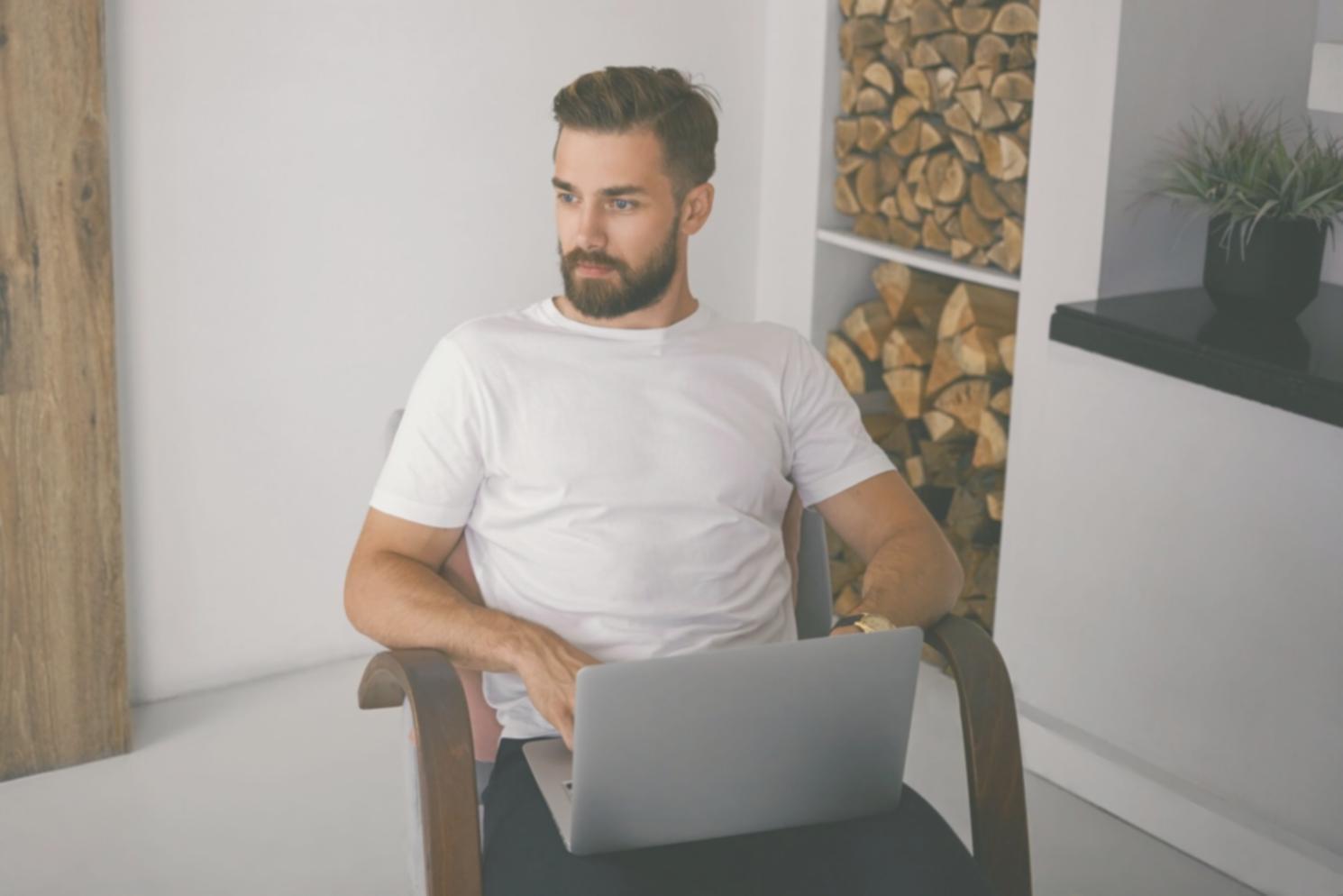 Arbeitsbereich mit Finanzanalysen