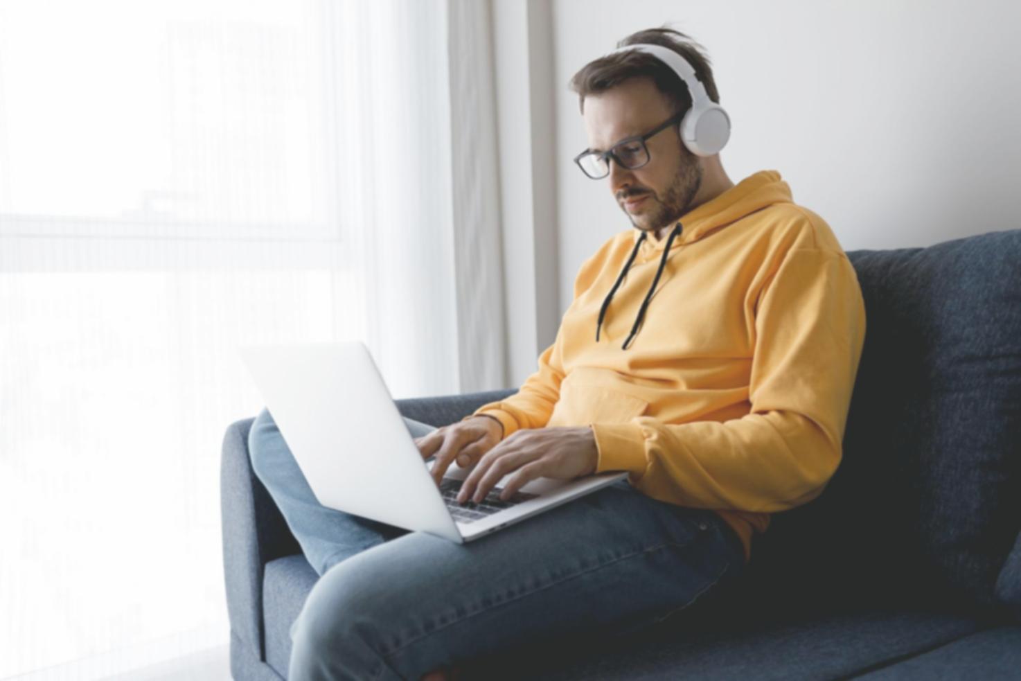 Workshop-Teilnehmer beim gemeinsamen Lernen